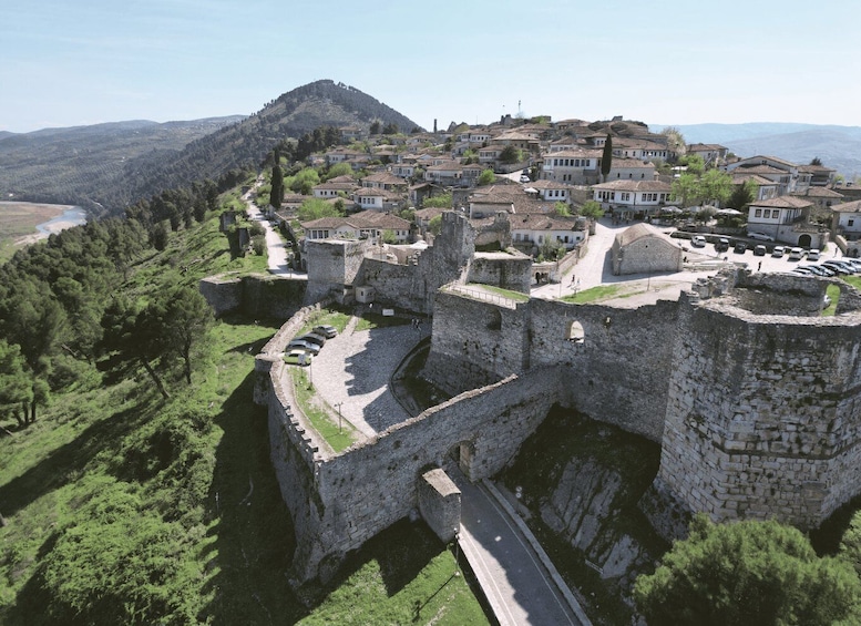 From Durres: Berat day trip with castle visit and city tour