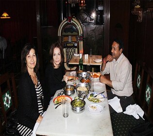 Varanasi: Dîner du soir avec transfert privé