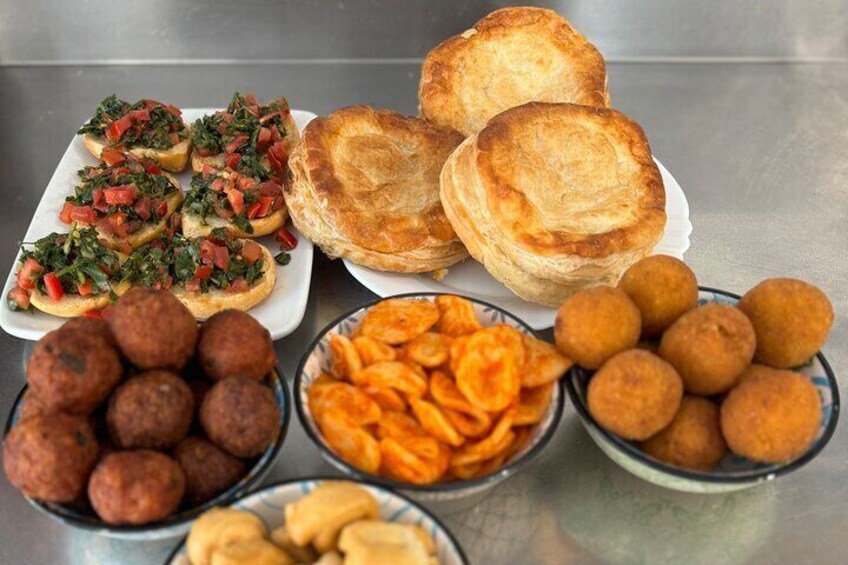 Street Food Lecce: Typical food and wine tasting.