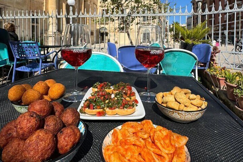 Street Food Lecce: Typical food and wine tasting.