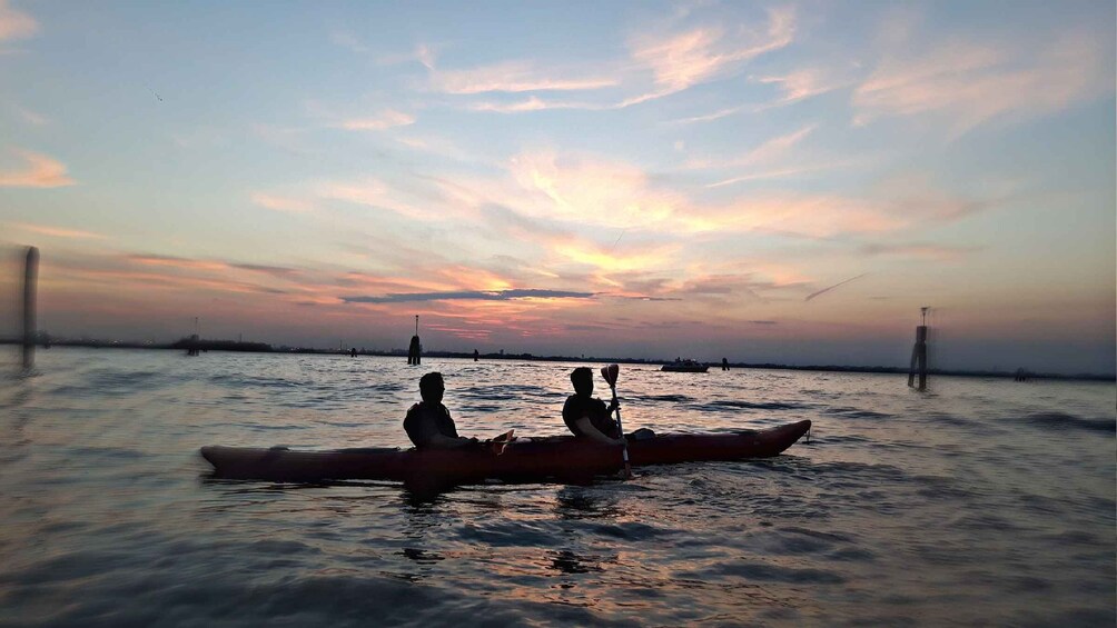 Unique night tour with sunset: Kayak in Venice with a guide