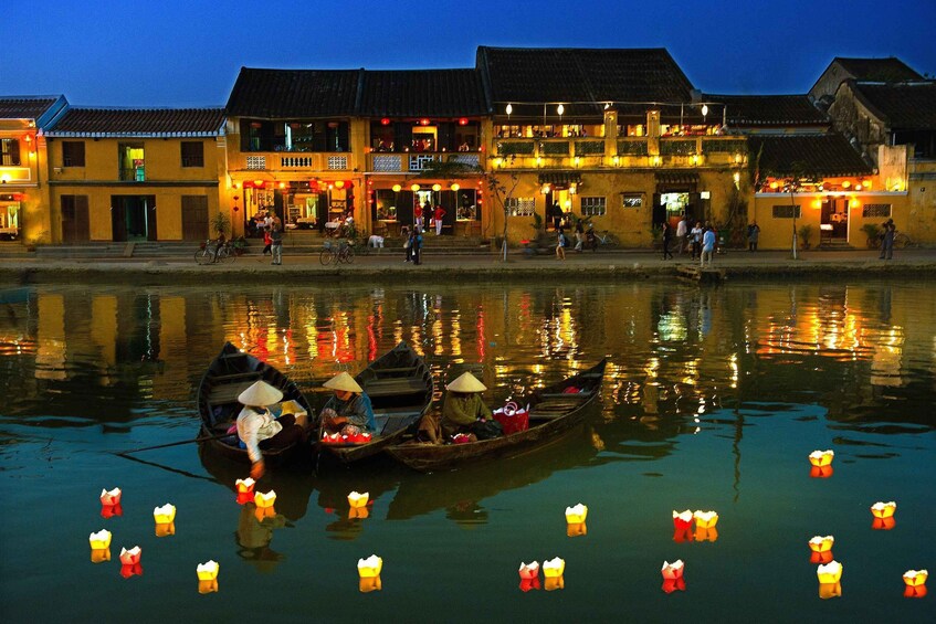 Picture 10 for Activity Hoi An By Night, Boat Trip and Foot Massage