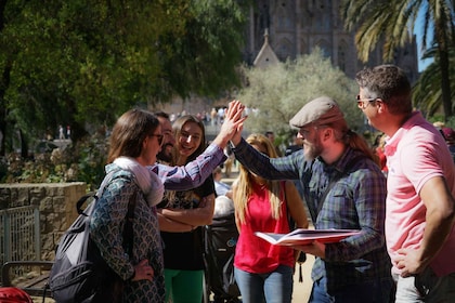 Gaudi UNESCO Highlights - 4h Small Group Bike Tour