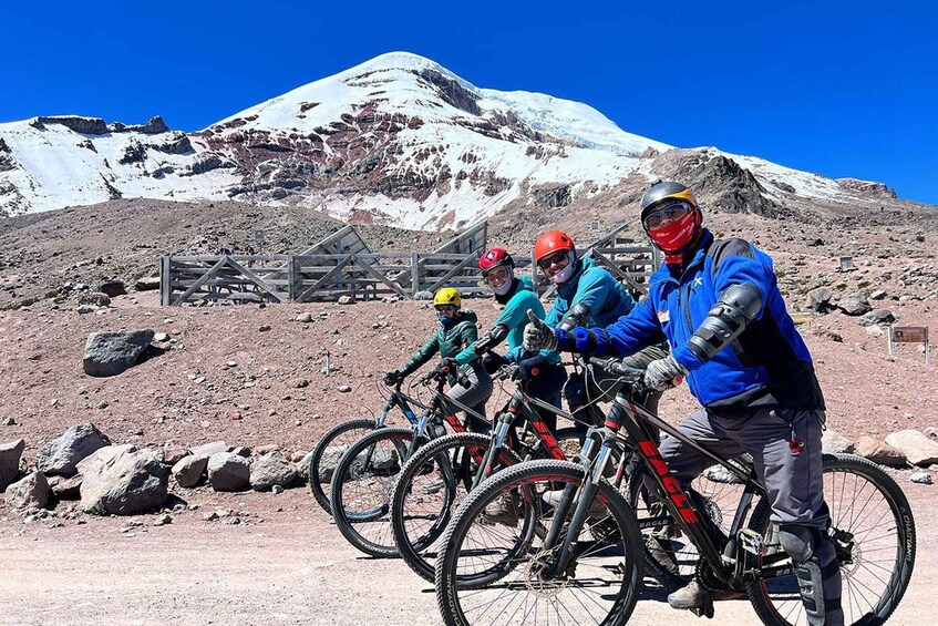 Riobamba: Chimborazo volcano biking & hiking tour with lunch