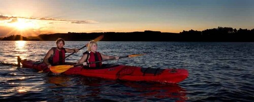 Varme pools Kajak og grill om aftenen