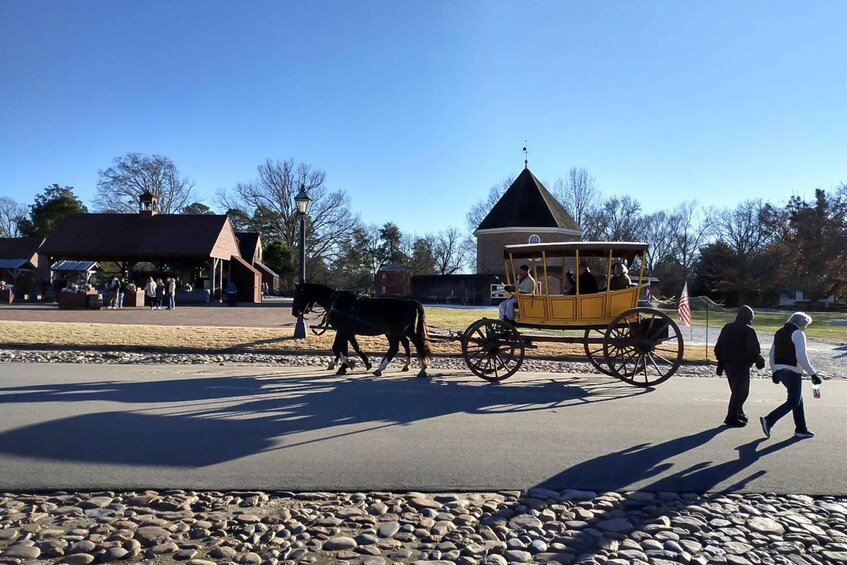 Picture 4 for Activity Colonial Williamsburg: Christmas Walking Tour