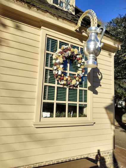 Picture 7 for Activity Colonial Williamsburg: Christmas Walking Tour