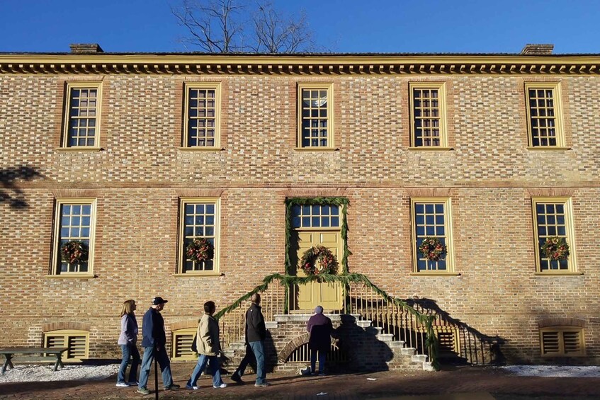 Picture 3 for Activity Colonial Williamsburg: Christmas Walking Tour