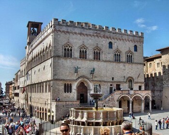 Perugia: City Private Walking Tour and food tasting