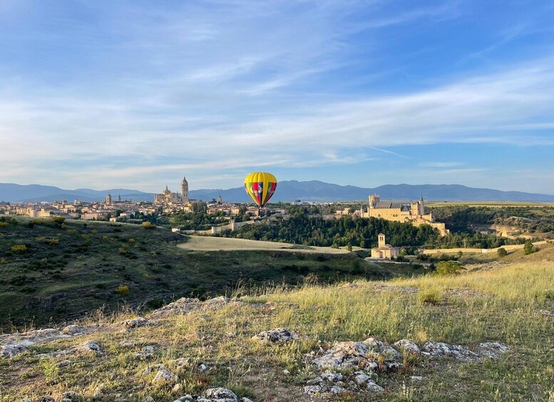 Picture 10 for Activity Segovia: Hot-air balloon ride with cava toast & picnic