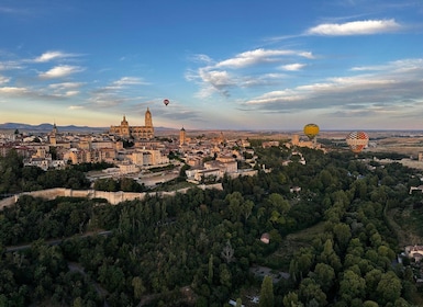 Segovia: Hot-air balloon ride with cava toast & picnic