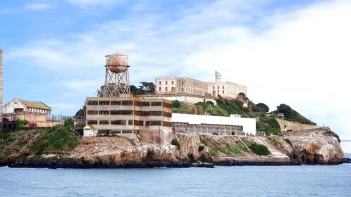 San Francisco: Alcatraz Tour with Muir Woods and Sausalito