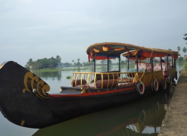 Picture 8 for Activity Alleppey Shikara boat ride