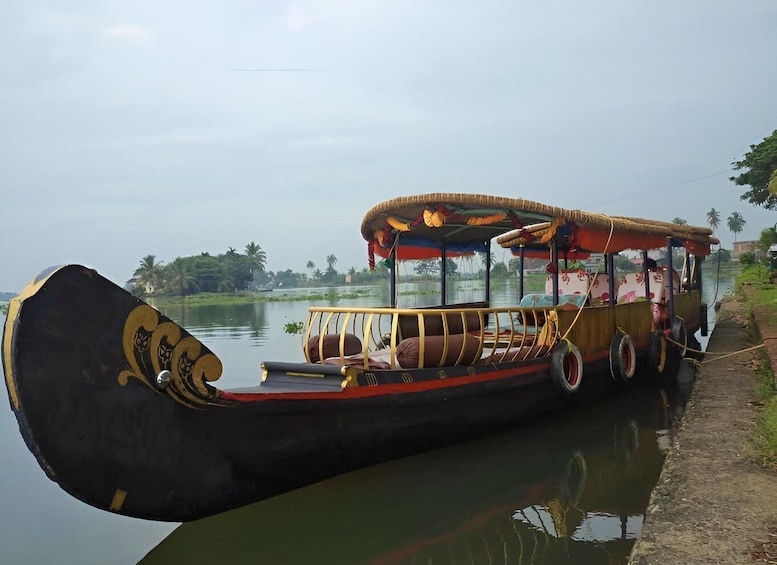 Picture 8 for Activity Alleppey Shikara boat ride