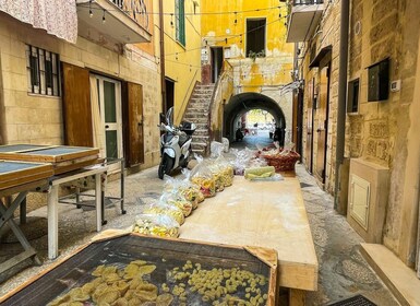 Bari: Old City Highlights Walking Tour