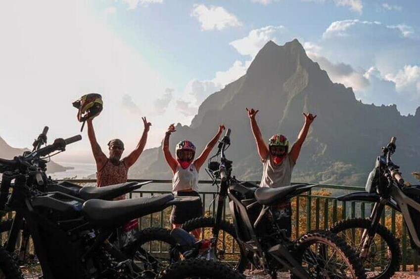 Enjoy a break at the Opunohu Belvedere with Moorea E-Bike Adventures