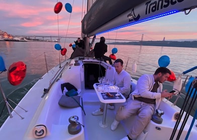Lisbon: Sailboat Tour w/ Local Guide and Open Bar Green Wine