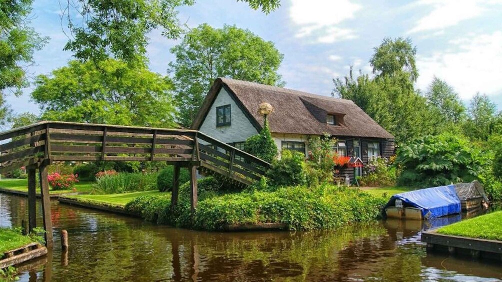 Picture 3 for Activity From Amsterdam: Private Tour to Giethoorn with Canal Cruise