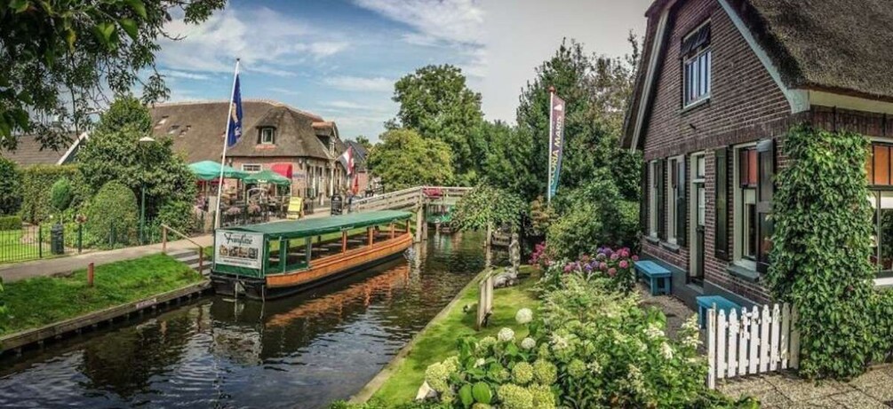 Picture 4 for Activity From Amsterdam: Private Tour to Giethoorn with Canal Cruise