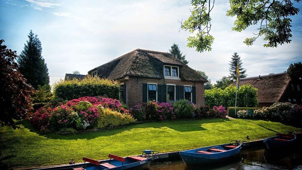 Picture 1 for Activity From Amsterdam: Private Tour to Giethoorn with Canal Cruise