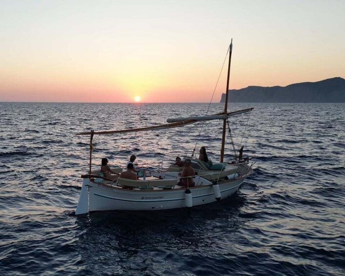 Mallorca: Sunset Eco charter experience