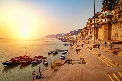 VARANASI BOAT RIDE: WITNESS SUNRISE SERENITY