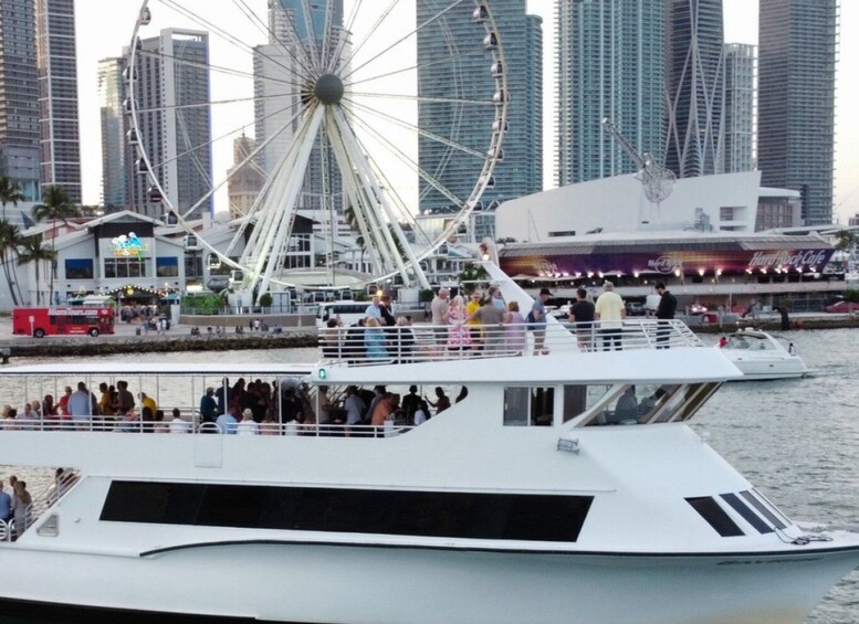 100ft mega yacht nightclub on the ocean with 3 hour open bar