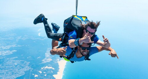 Newcastle: Tandem-Fallschirmsprung am Strand mit optionalen Transfers