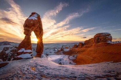 Arches, Canyonlands, Bryce ja Zion: Canyons ja Canyon City: Driving Tour Bu...