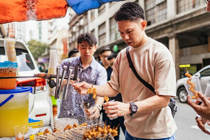 Picture 1 for Activity Manila: Street Food and Drinks Walking Tour with Tastings