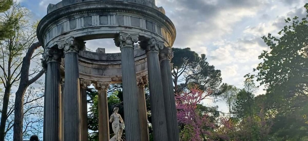 Madrid: El Capricho Park Tour