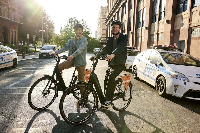 Picture 7 for Activity Downtown Bike Tour with Stylish Dutch Bikes!