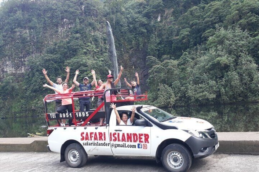 Crossing the island of TAHITI in a 4x4 safari (mountain, waterfall, river, basins)