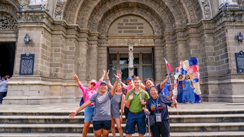 Manila: Sightseeing and Food Walking Tour with Tastings