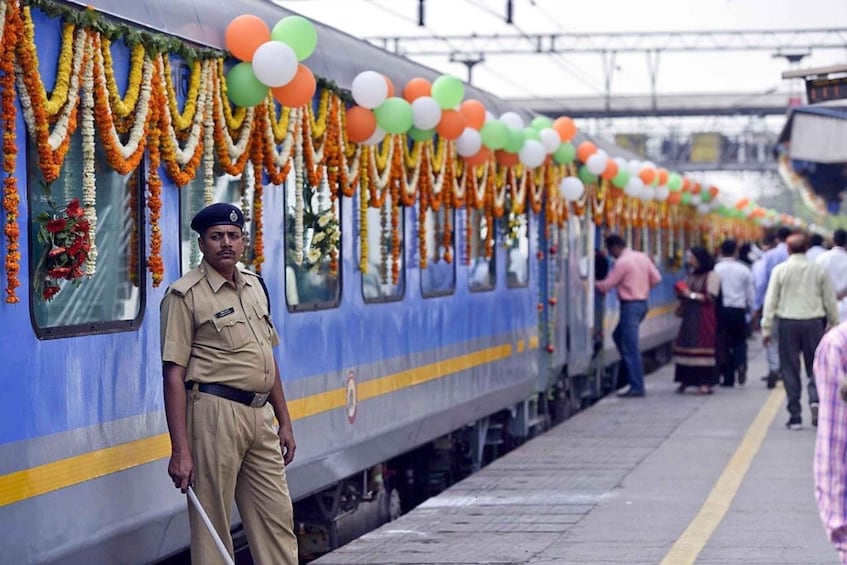 Picture 1 for Activity India: Confirmed Express Train Ticket Delhi - Agra - Jaipur