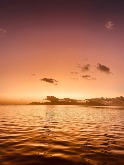 Tahiti island: Sunset cruise