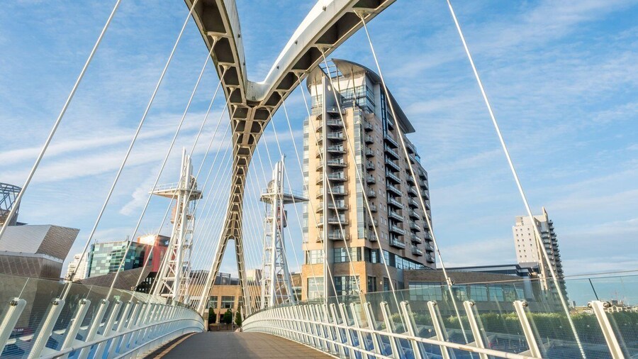 Manchester: Capture the most Photogenic Spots with a Local