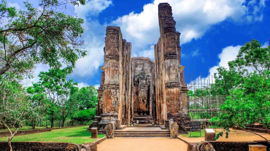 Private Polonnaruwa ancient city Guided tour From Colombo