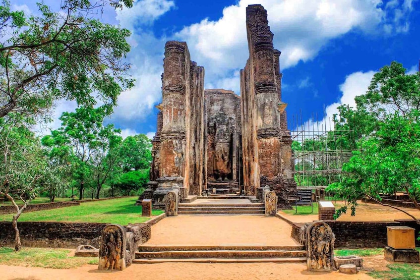 Private Polonnaruwa ancient city Guided tour From Colombo