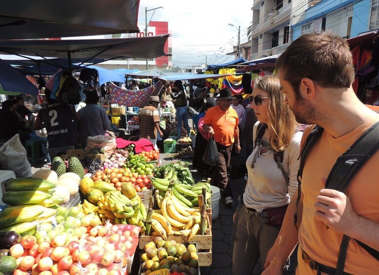 Quito: Otavalo Sightseeing and Handcrafts Market Day Tour