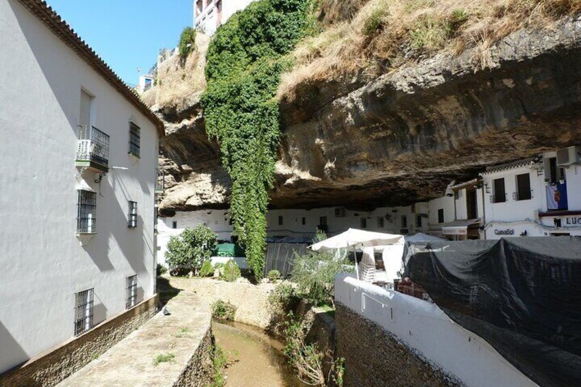 Tour of Ronda and Setenil de las Bodegas with Reservatauro