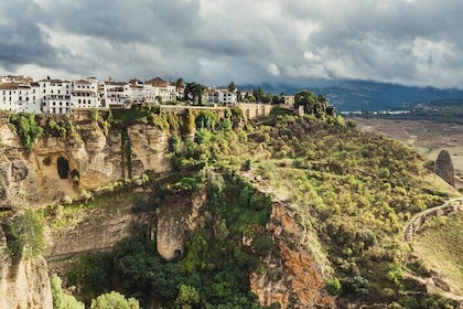 Besuchen Sie Ronda und Setenil de las Bodegas an einem Tag von Malaga aus