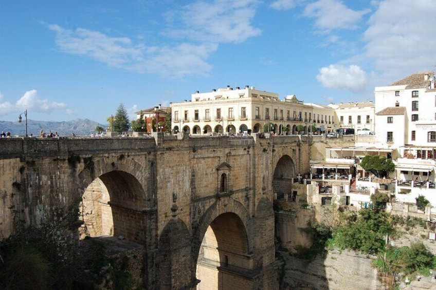 Tour of Ronda and Setenil de las Bodegas with Reservatauro