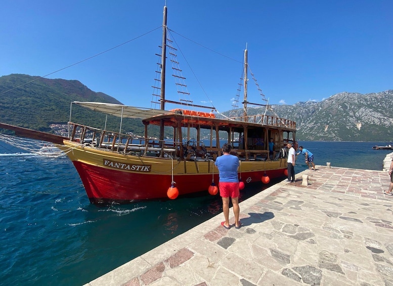 From Dubrovnik: Montenegro and Kotor Boat Tour with Brunch