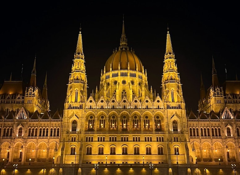 Picture 7 for Activity Budapest: Evening Sightseeing Cruise with Unlimited Prosecco