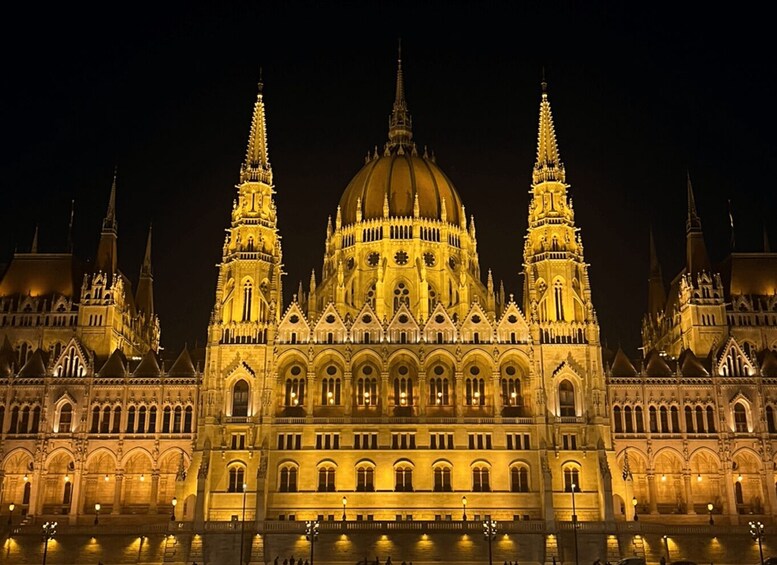 Picture 7 for Activity Budapest: Evening Sightseeing Cruise with Unlimited Prosecco