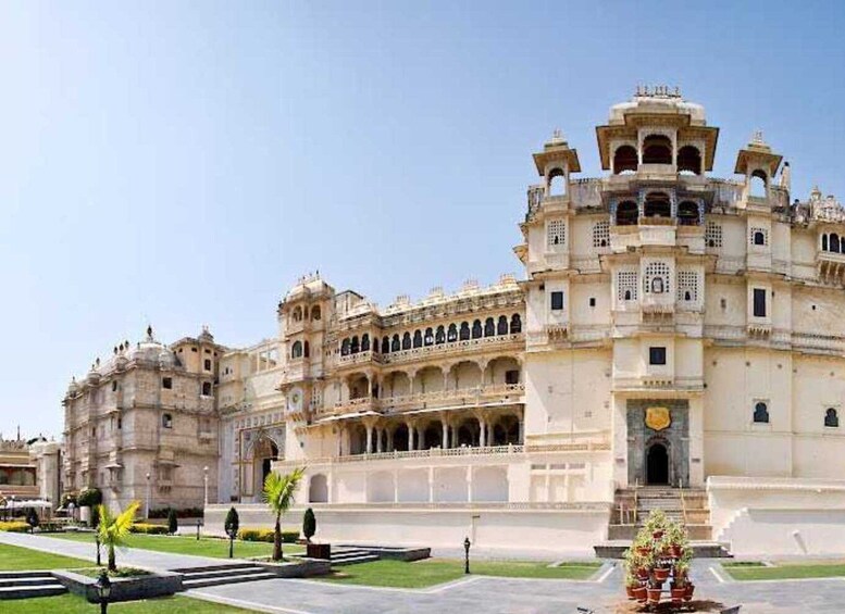 Jaisalmer: 7-Day, 6-Night Jodhpur and Udaipur Private Trip