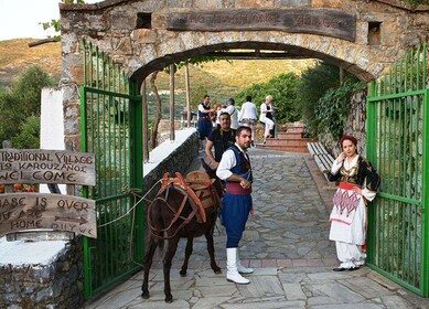 Crète : spectacle de danse traditionnelle et dîner buffet avec du vin