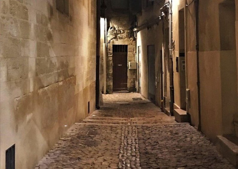 Avignon: The Night Amble Between Bourgeois and Christians