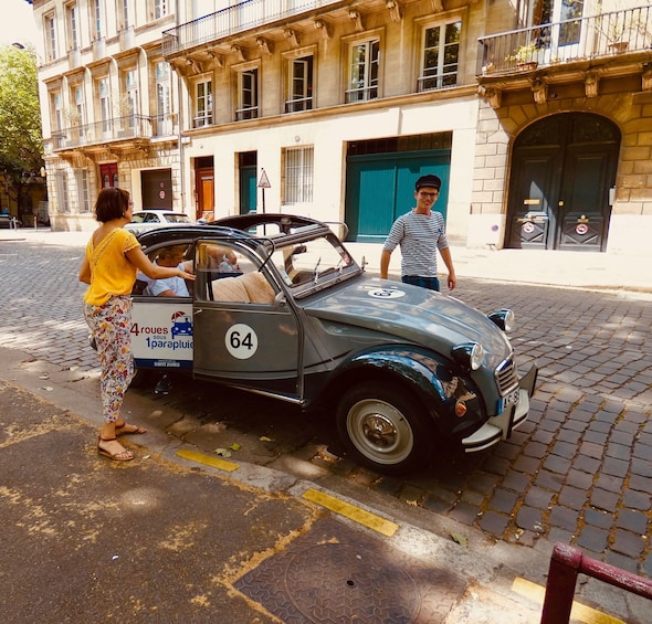 Picture 2 for Activity Bordeaux: Private Tour in a Citroën 2CV 45min